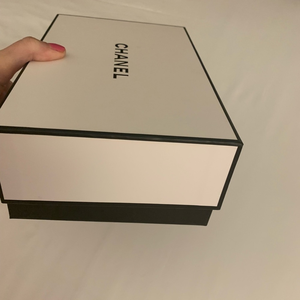 Brand new rare and collectible authentic Chanel with ribbon ,must have! - Picture 7 of 12